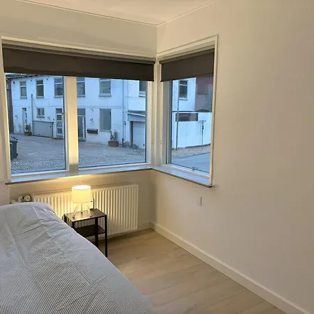 Bright And Spacious 3 Bedroom With Balcony Close To The アパート オーベンロー