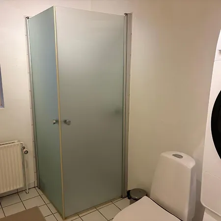 Apartment Bright And Spacious 3 Bedroom With Balcony Close To The *