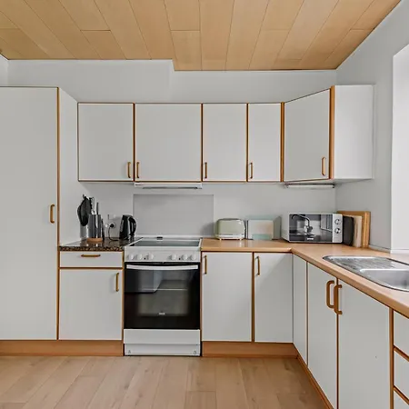 Lägenhet Bright And Spacious 3 Bedroom With Balcony Close To The *