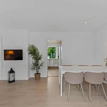 Lägenhet Bright And Spacious 3 Bedroom With Balcony Close To The Aabenraa