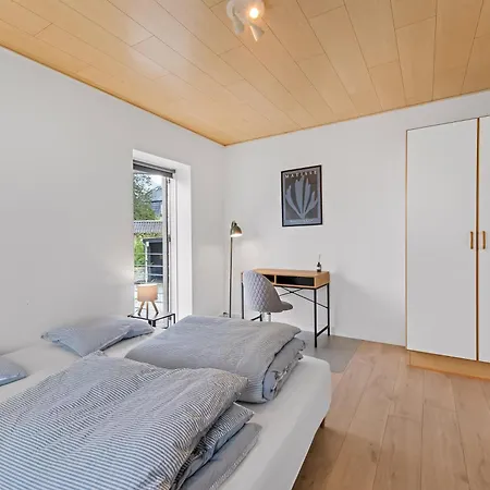Διαμέρισμα Bright And Spacious 3 Bedroom With Balcony Close To The *