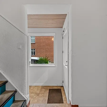Bright And Spacious 3 Bedroom With Balcony Close To The Lägenhet