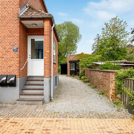 Bright And Spacious 3 Bedroom With Balcony Close To The Aabenraa