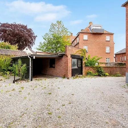 Bright And Spacious 3 Bedroom With Balcony Close To The Aabenraa